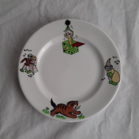 RARE FIND 4-piece set Mayer China - Toyland Pattern - 2 plates, bowl, cup - Picture 10 of 16